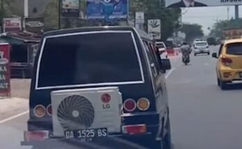 Mobil Tua Viral Menggunakan AC Rumah Karena Cuaca Panas