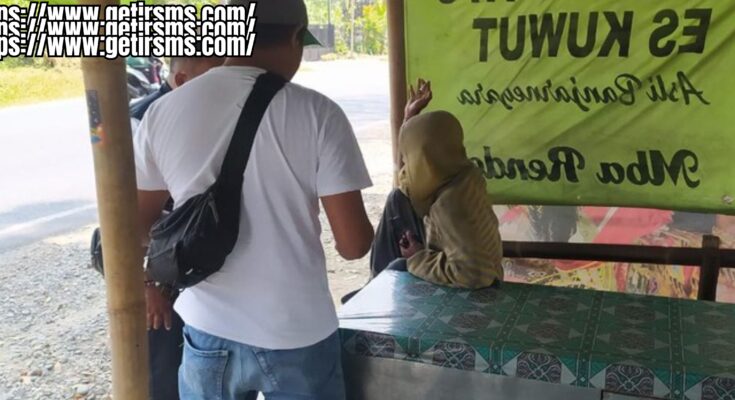 VIral!! Lempar Wanita Pakai Batu Kini ODGJ Dievakuasi