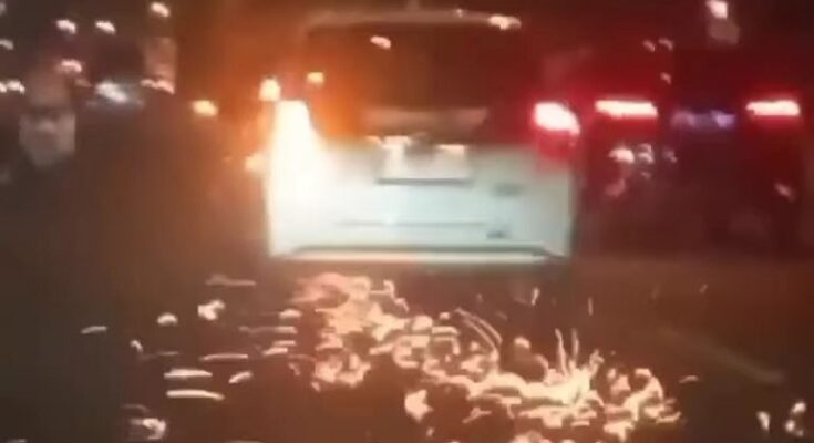 Viral Mobil Seret Motor,Diduga Sopir Mabuk
