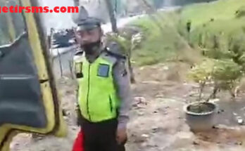 Viral Seorang Polisi Pecahkan Kaca Truk Saat Razia
